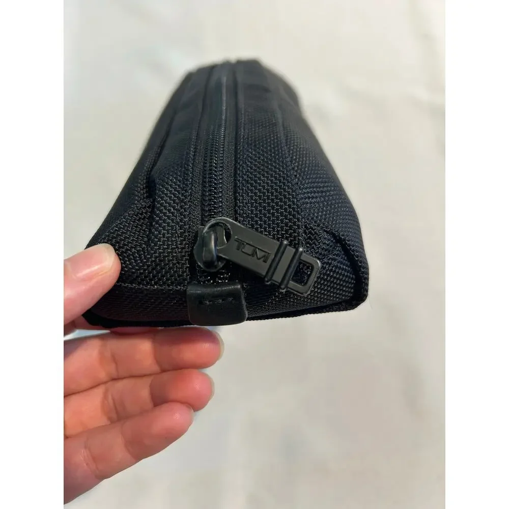 Tumi color black